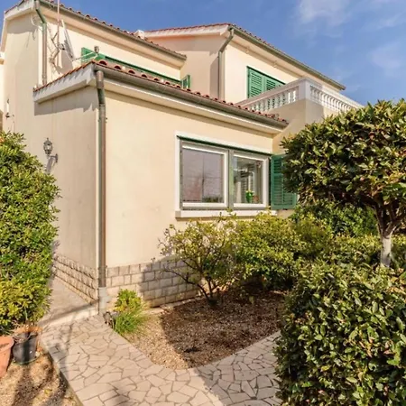 Apartamento Beachside Serenity In Barbot
